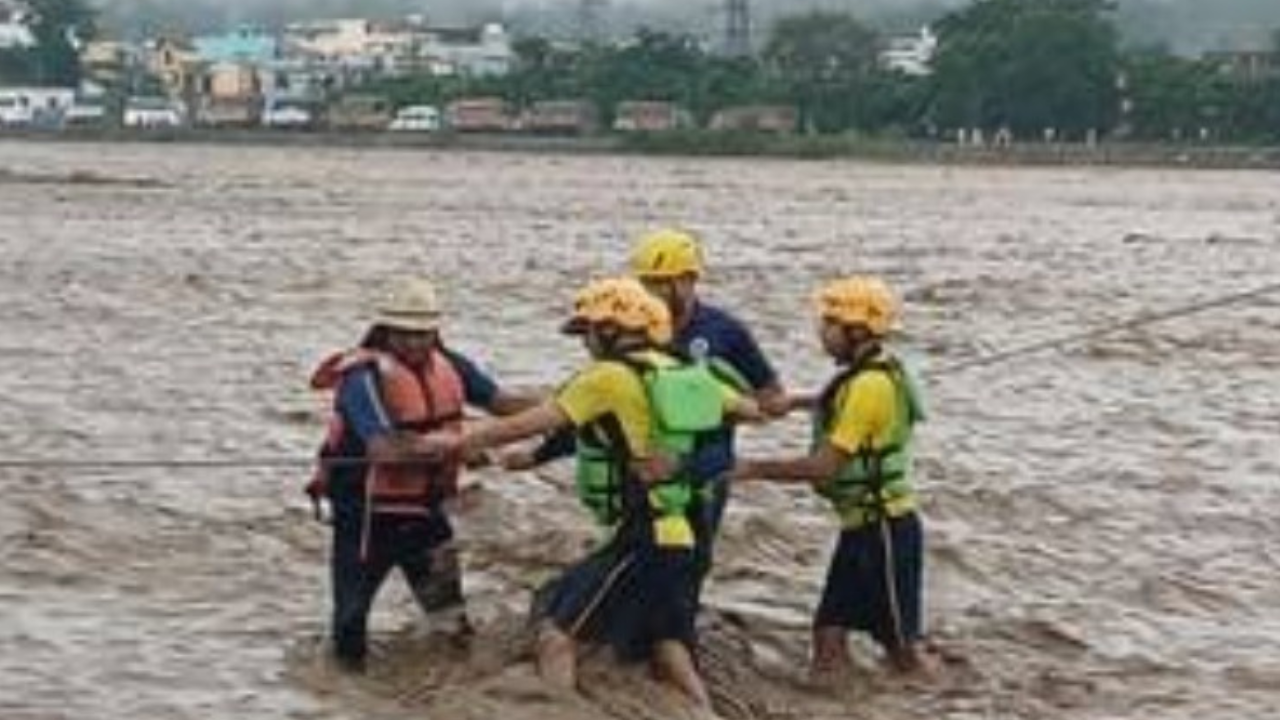 देहरादून में 101 साल का रिकॉर्ड टूटा, जारी हुआ Weather Alert