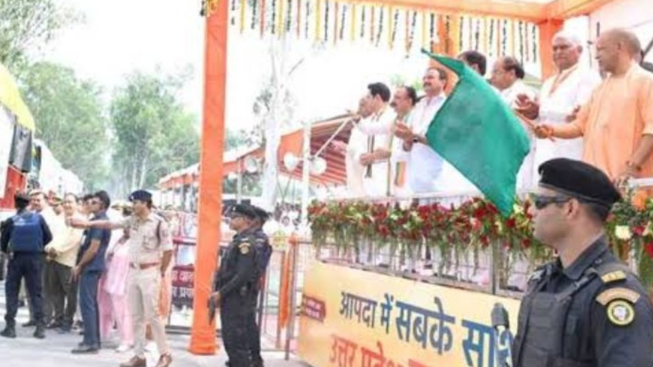 Uttarakhand पहुँची 3800 Disaster Relief Kits, CM Yogi की पहल बनी मदद का सहारा