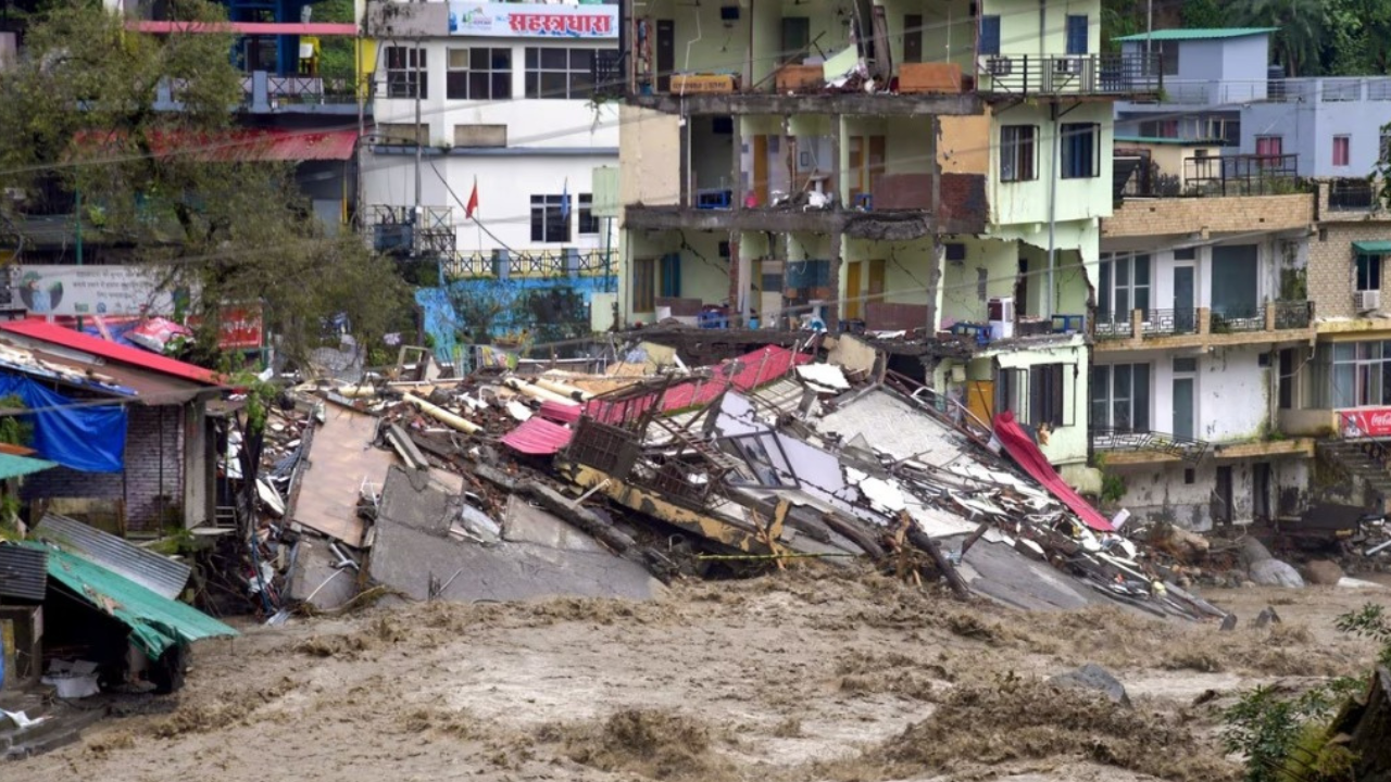 Uttarakhand Monsoon Rain: 19 दिनों में टूटा बरसात का रिकॉर्ड, देहरादून में हालात बिगड़े