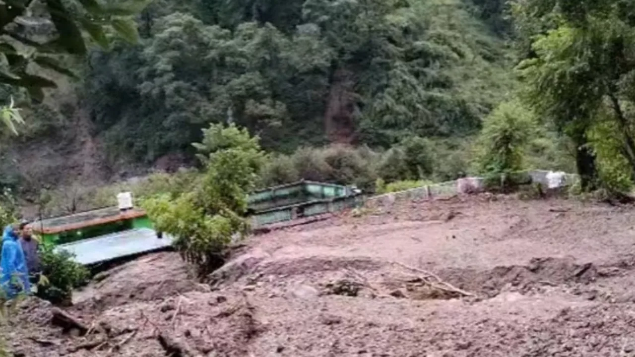 Chamoli Disaster: नंदानगर में तबाही, लोग राहत शिविरों में रहने को मजबूर 1 Uttarakhand news 20250920 160744 0000