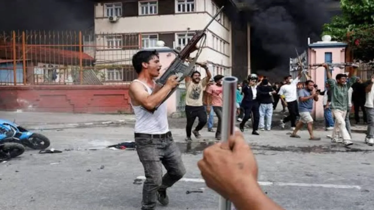 Nepal Violence Business Impact: सीमा के बाजारों में 90% तक की गिरावट देखी गई 1 Uttrakhand news 20250910 152531 0000