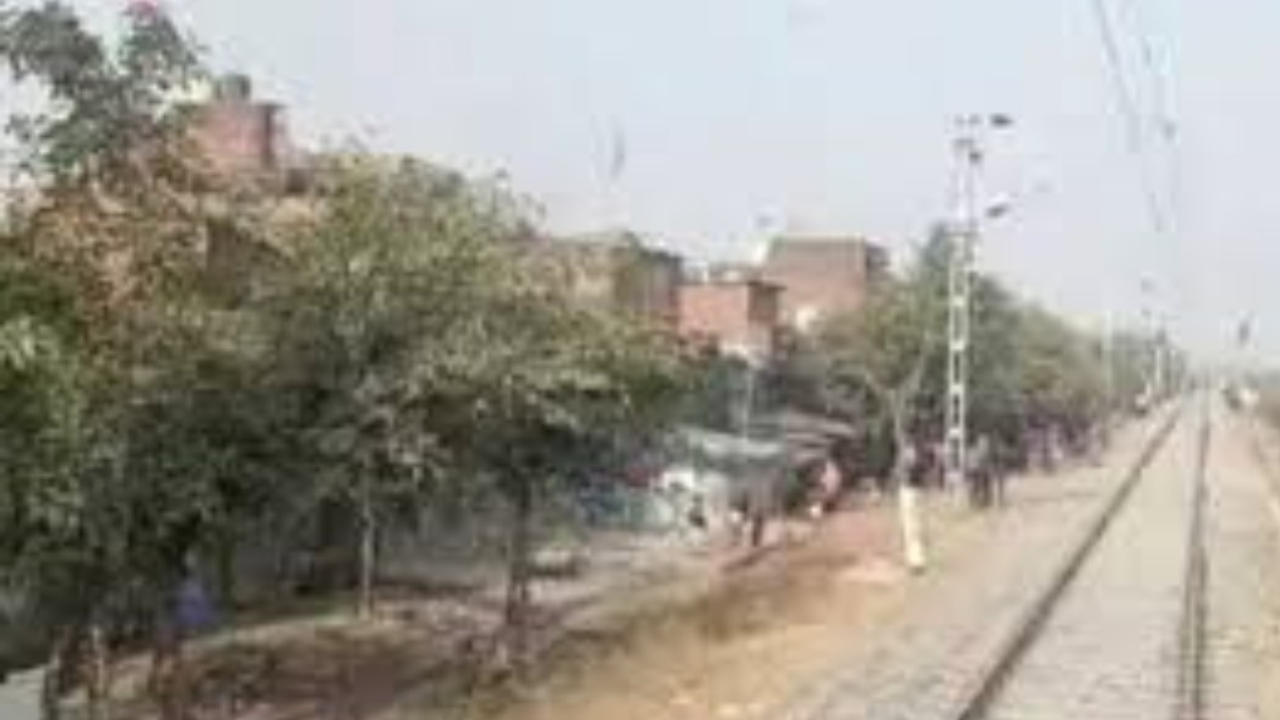 Haldwani रेलवे क्रॉसिंग पर बैरियर खराब, बढ़ी Traffic Problem