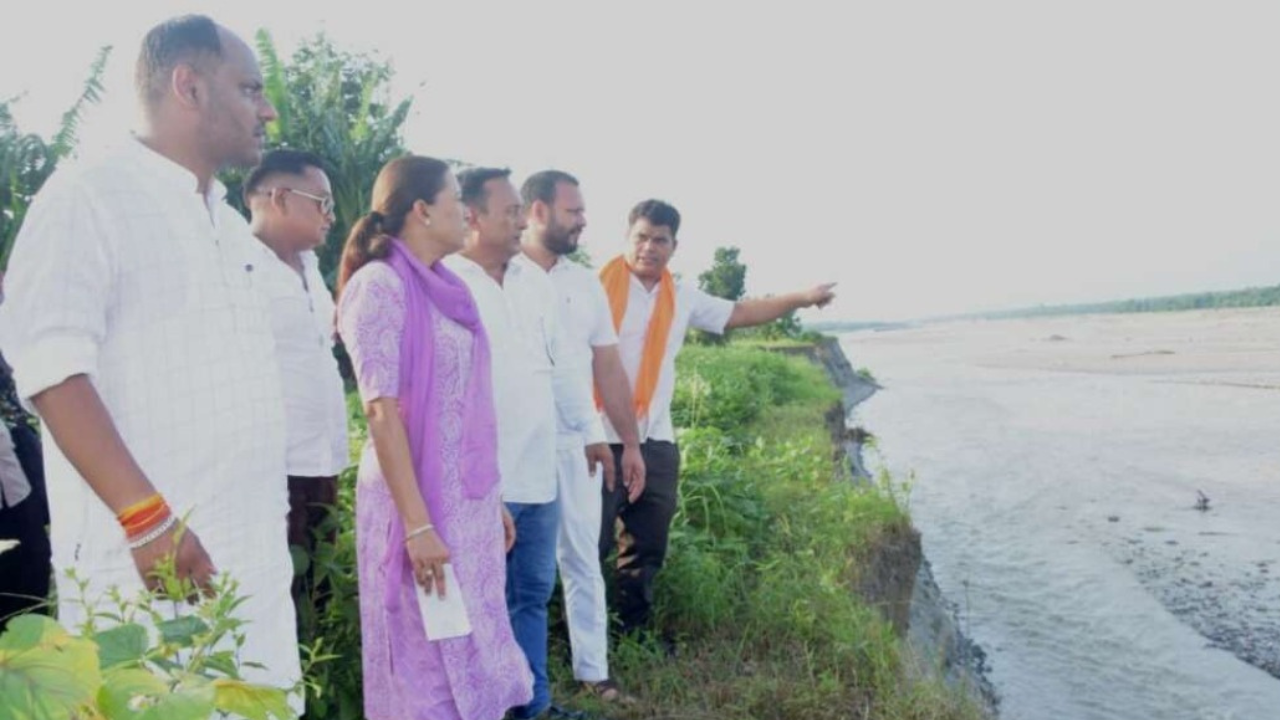 बिंदुखत्ता में आपदा प्रभावित क्षेत्रों का दौरा, मंत्री रेखा आर्या ने दिए Flood Safety Measures पर निर्देश