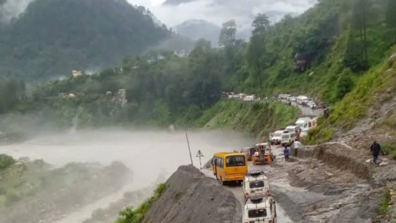 उत्तराखंड में हल्की बारिश के बावजूद गर्मी और उमस बनी परेशानी का कारण 20250924 155336 0000