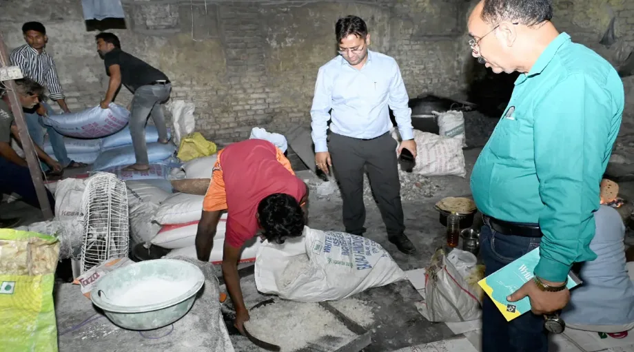 बताशे खाने वाले हो जाएं सावधान, जानिए कैसे उडी गुणवत्ता की धज्जियाँ