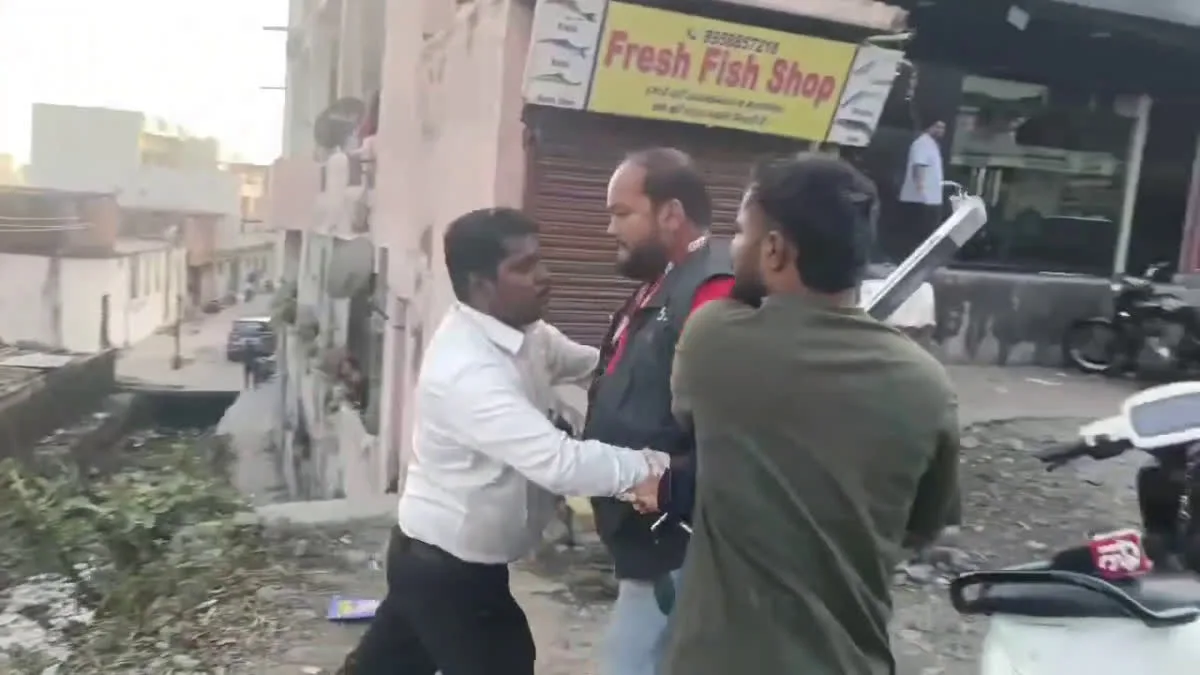 पत्रकार पर जानलेवा हमला, गंभीर रूप से घायल